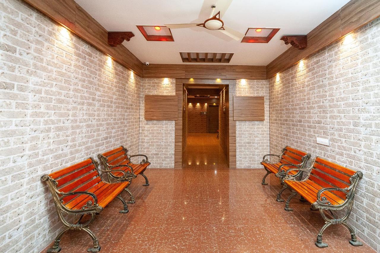 Oyo 29859 Rds Guest House Ambur Esterno foto